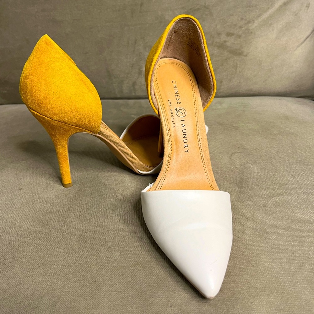 EUC two-tone Chinese Laundry heels. Can be worn to the office, bar or brunch